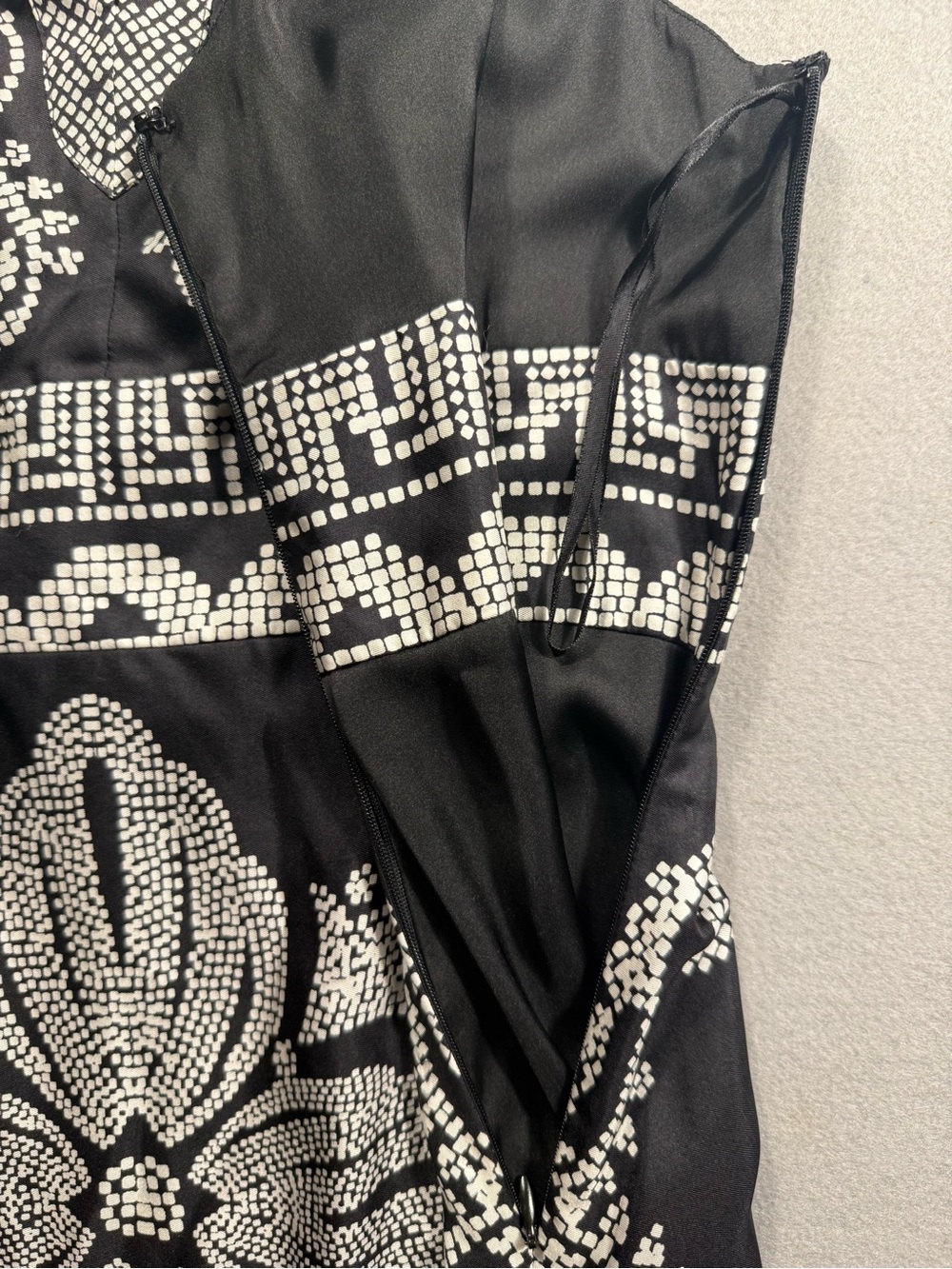 White House Black Market Size 2 100% Silk Sleeveless Midi Dress Embellished - Picture 4 of 7